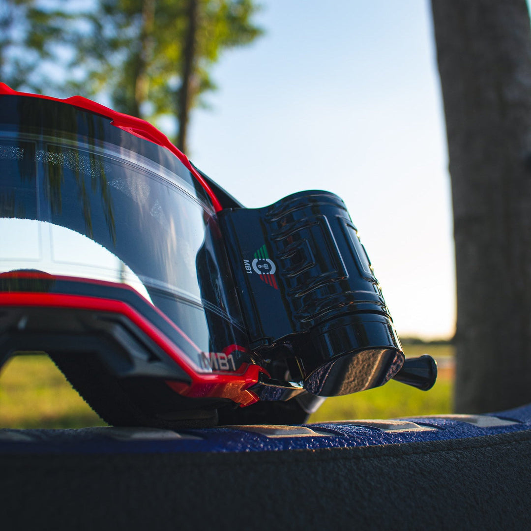 Tear off o roll off: quale sistema scegliere per la tua maschera motocross